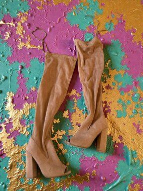 STEVE MADDEN Elliana Beige Faux Suede Pull On Heels Size 7